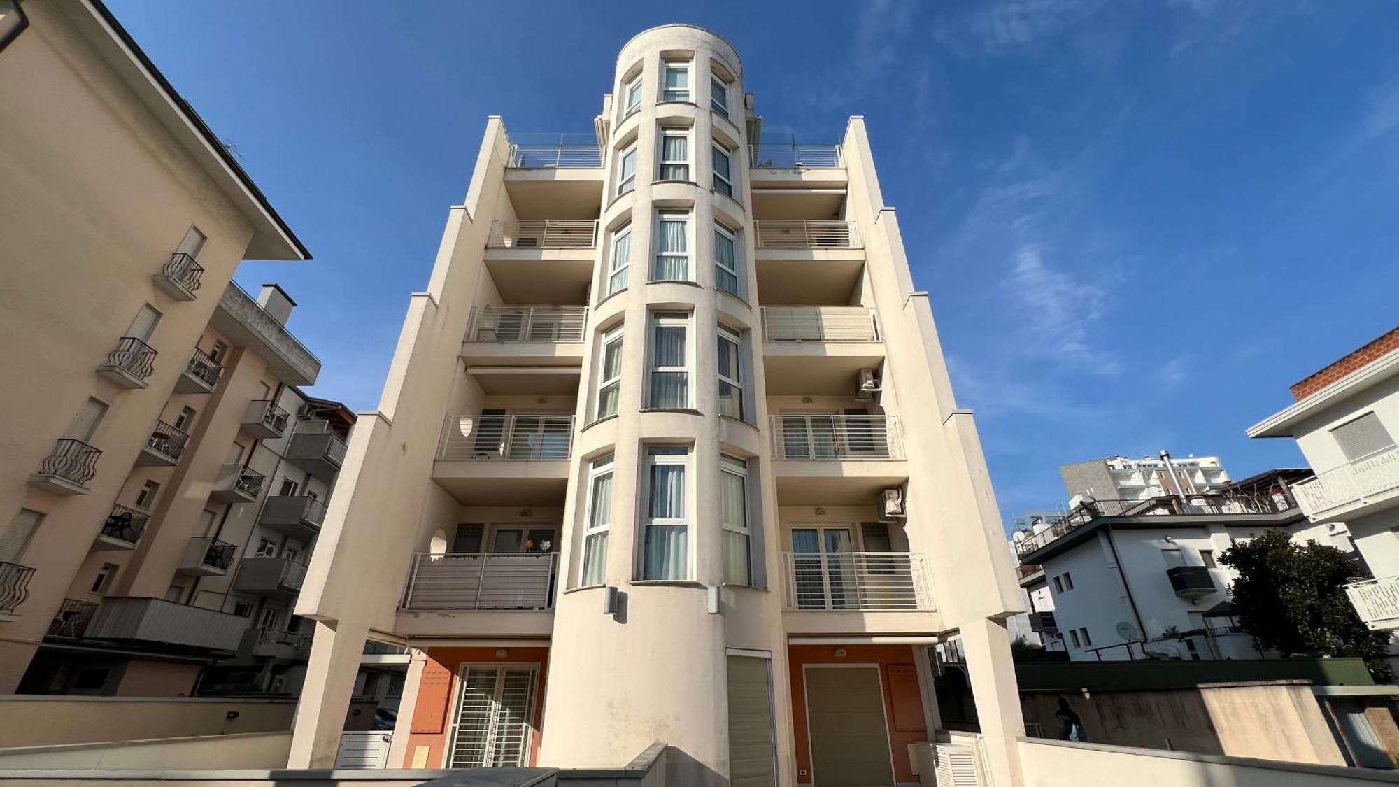 Delfino - Immobiliare Pacella * Lido di Jesolo